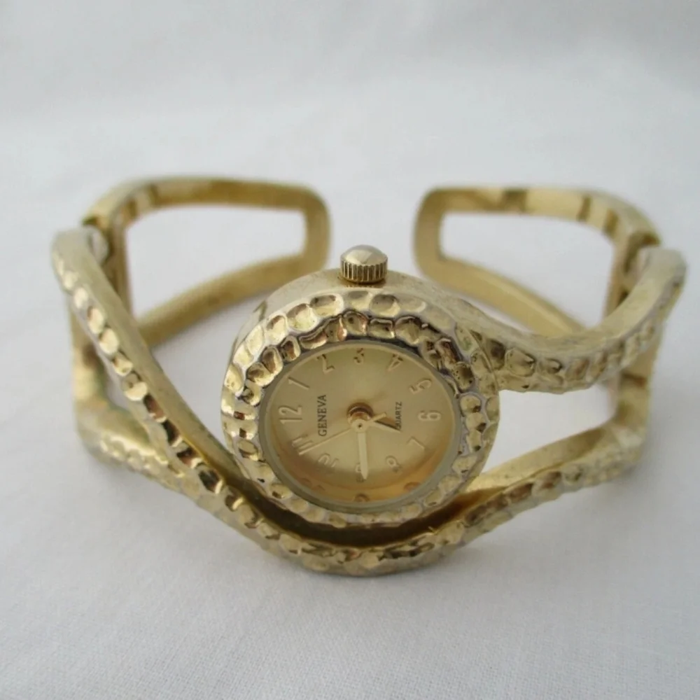 Geneva Bracelet Cuff Style Watch. EUC. Battery Currently Working. - Picture 7 of 7